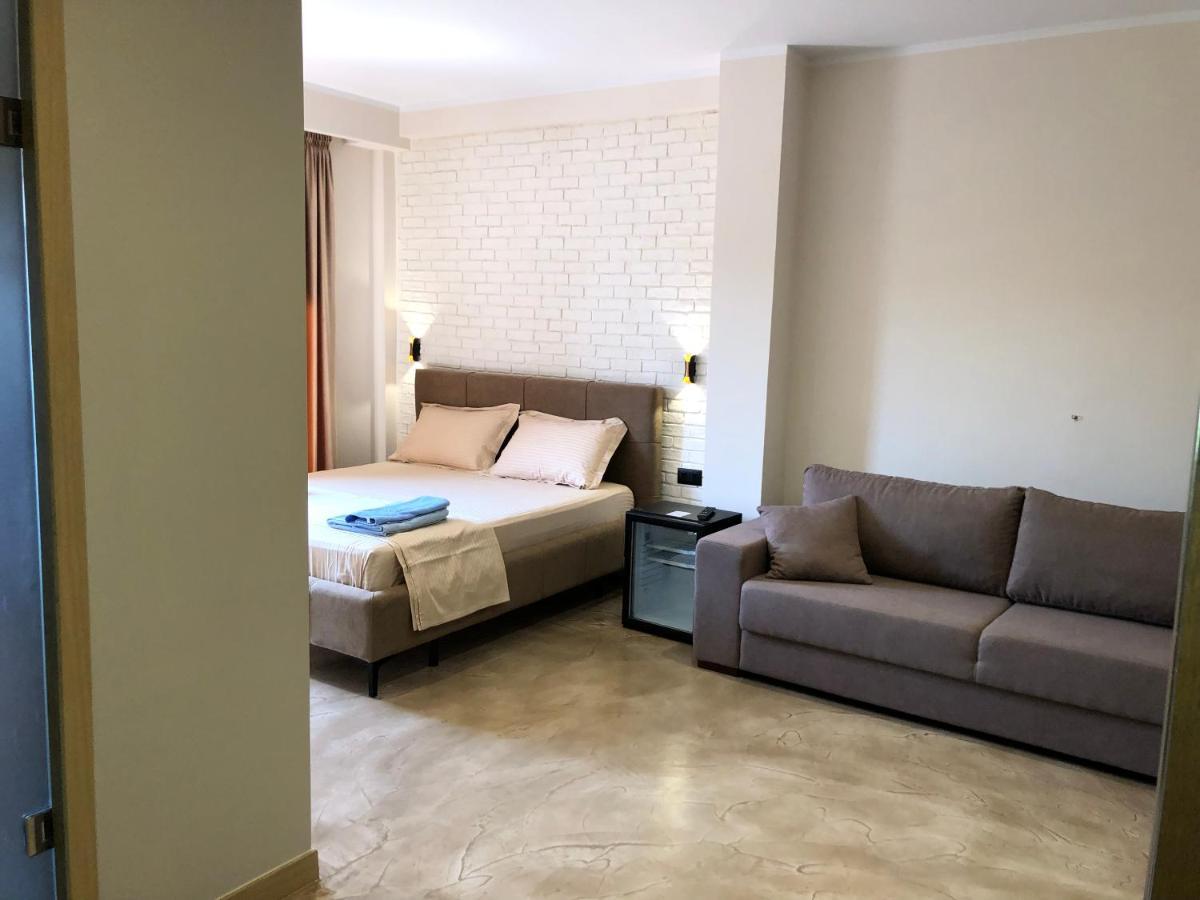 Ritson Hotel Vlorë Esterno foto